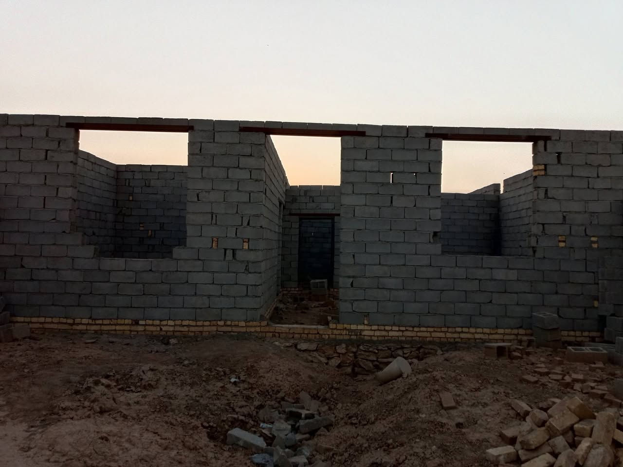 بيت هيكل بلوك ممسكوف زراعي سند 25 بناء جديد مساحته 200متر ***********
