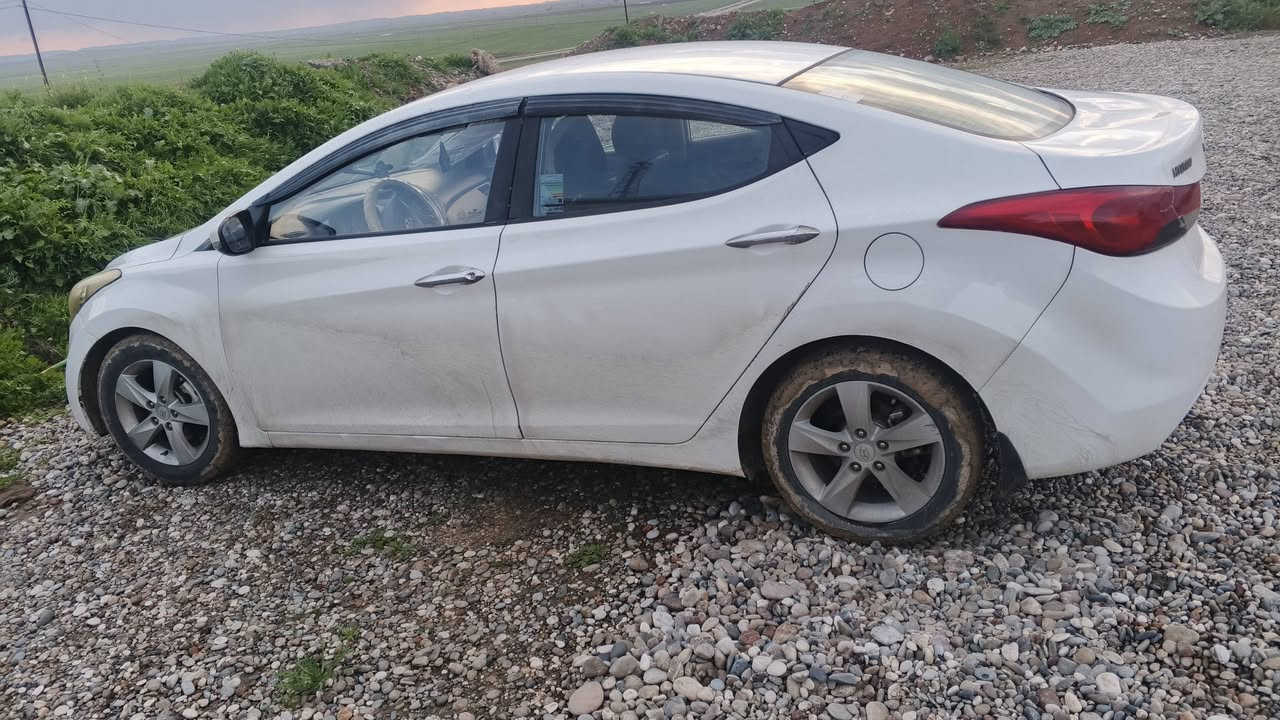 سلام عليكم سياره بيها نص حزام ابيع موديل 2012 هزه جديدسنويه جديد رقم جديد سعره 105هاي رقمي ***********(((***********)))
