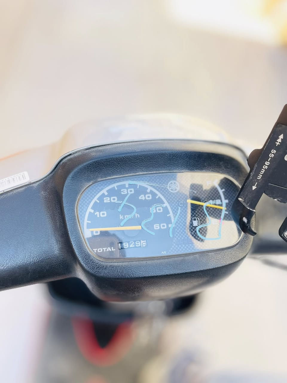 للبيع بطه موديل ٢٠٠٠/ السرعه ٦٠ الدراجه حاوية نظيفه ما ماشيه اهواي كهربائيات شغاله كامله سلف او هندر 
قفل جنطه او قفل سكان او لايتات 
السعر ٦٢٥ الف او بيها مجال 
مكاني كربلاء /السناتر 
للتواصل *********** بي واتساب
