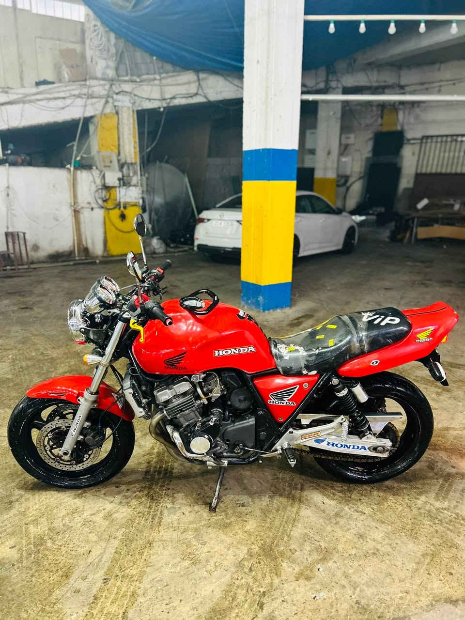 Cb400❤️
بۆ فرۆشتن، مەکینە کەپسە و چرکەی تیا نییە بە شەرت، ساڵۆنسای بیلادی لەسەرە، هەموو گیانی مەزبوتە، نرخی 14$مەعامەلە، لە سلێمانی. ***********
