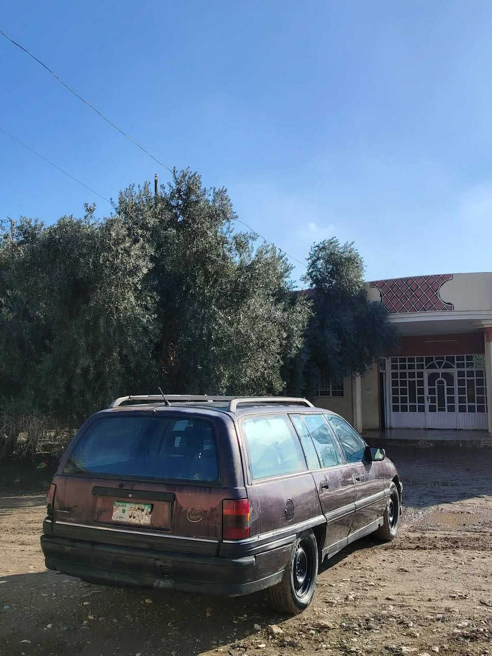 السلام عليكم ✅
للبيع ✅
اوميكه 
محرك شرط  💯
كير اوتوماتيك كايم 🤩
 طخم تواير جديد 
موديل 1992☑️

السياره رعيها مسافر السياره بدون تحويل وكاله 
***********
السعر9💱💲
