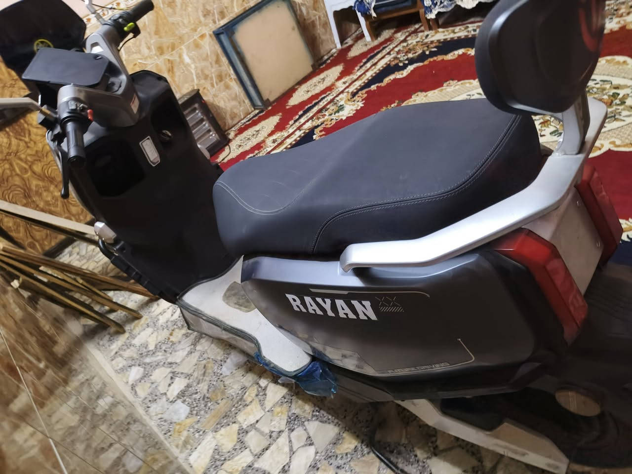 السلام عليكم ورحمة الله دراجة ريان الصاعقة حديث موديل 2026 للبيع أو المراوس
متواجد على الخاص 

دراجة خير من الله مواصفاتها معروفة 

١. بصمتين تشغيل وسويج احتياط 

٢.نضامB البارك الوقوف 

٣.نضامR الرجوع للخلف 

٤.نضام مانع سرقة 

٥.ابركات دسك أمامي وخلفي 

٦.نضام مانع تزحلق ABS 

٧.بطاريات 6 الحجم الكبير 35 انمبير 72 فولت 

٨.تايرات حجم ٩٠/٩٠/١٢ جلاتين جوبلس 

٩.ملف 2000حقيقي وتر بروف ضد الماء 

مكاني بغداد مدينة الصدر الرقم فقط واتساب ***********

السعر (٩٥٠) وبيها مجال
