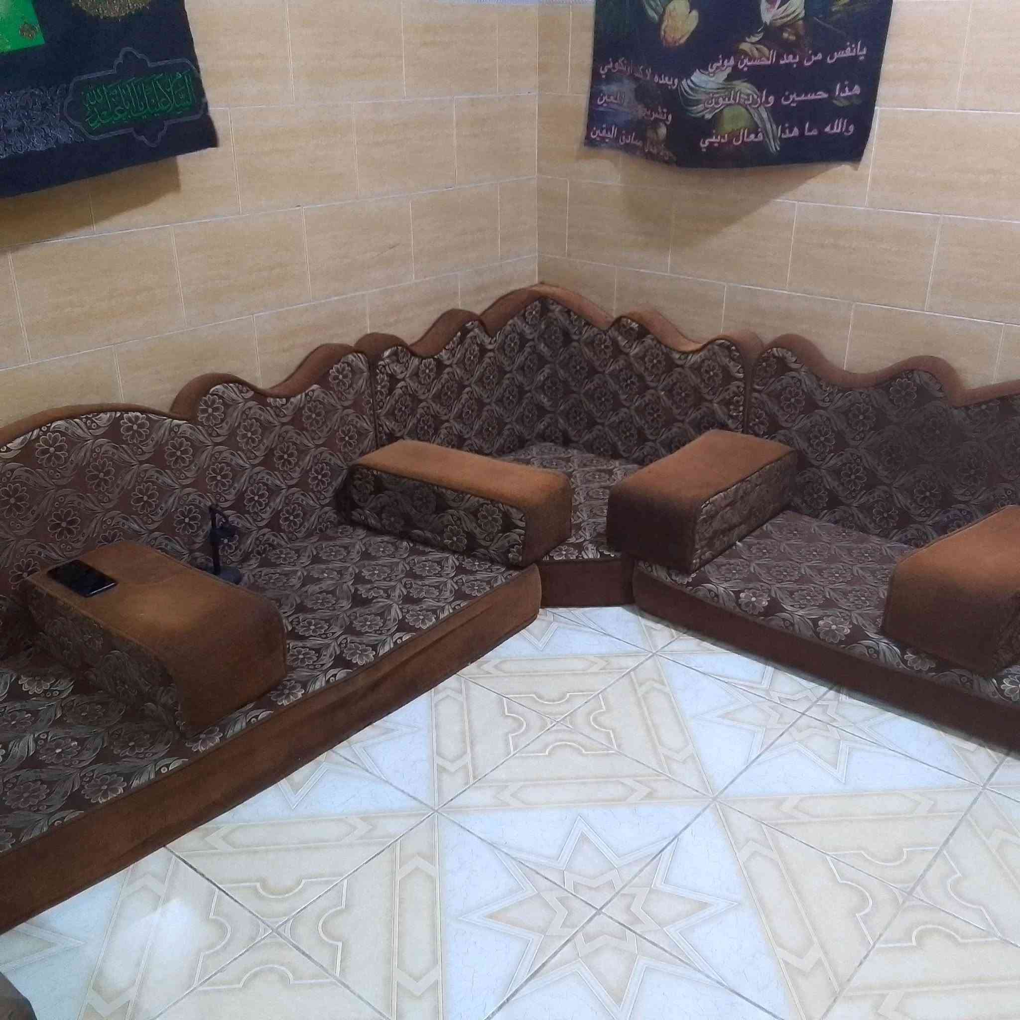 ديوان ارضي ((21مقعد))مع ثلاث طبلات ارضيه
نظيف 95% للاستفسار الاتصال بالرقم 

((***********))
