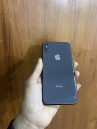 اكس ماكس. ذاكرته 64.  بطاريه 80بلادي.  بي فطر بزاويه.   سعره 110الف فق...