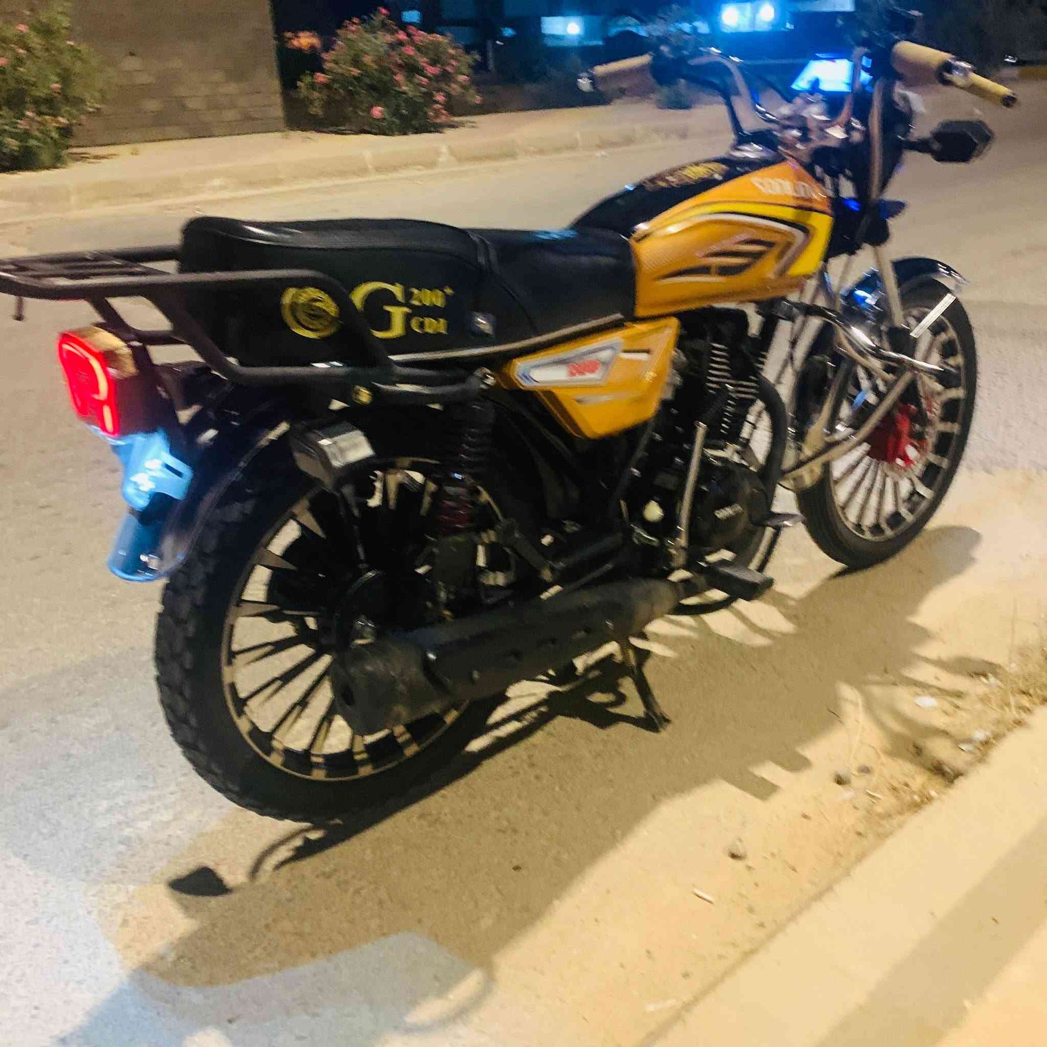سلام عليكم 
دراجه للبيع 
  سولنك 2025 محرك 
 200  سعر 875 وبي مجال 
دراجه نضيف واحد عله واحد 
***********📞 📞
