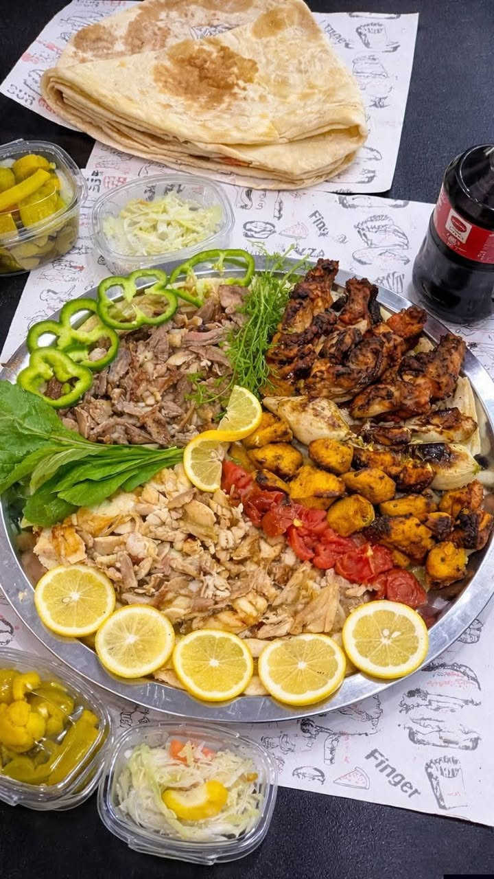 إذا اللمة جبيرة ... صواني تودي جاهزة 🔥
طعم يشبع الكل ويخلي السفرة غير شكل😋
📍 أبو غريب - الشهداء - شارع السكلات
للحجز عبر الخاص او رقم الواتساب 
📞 ***********
