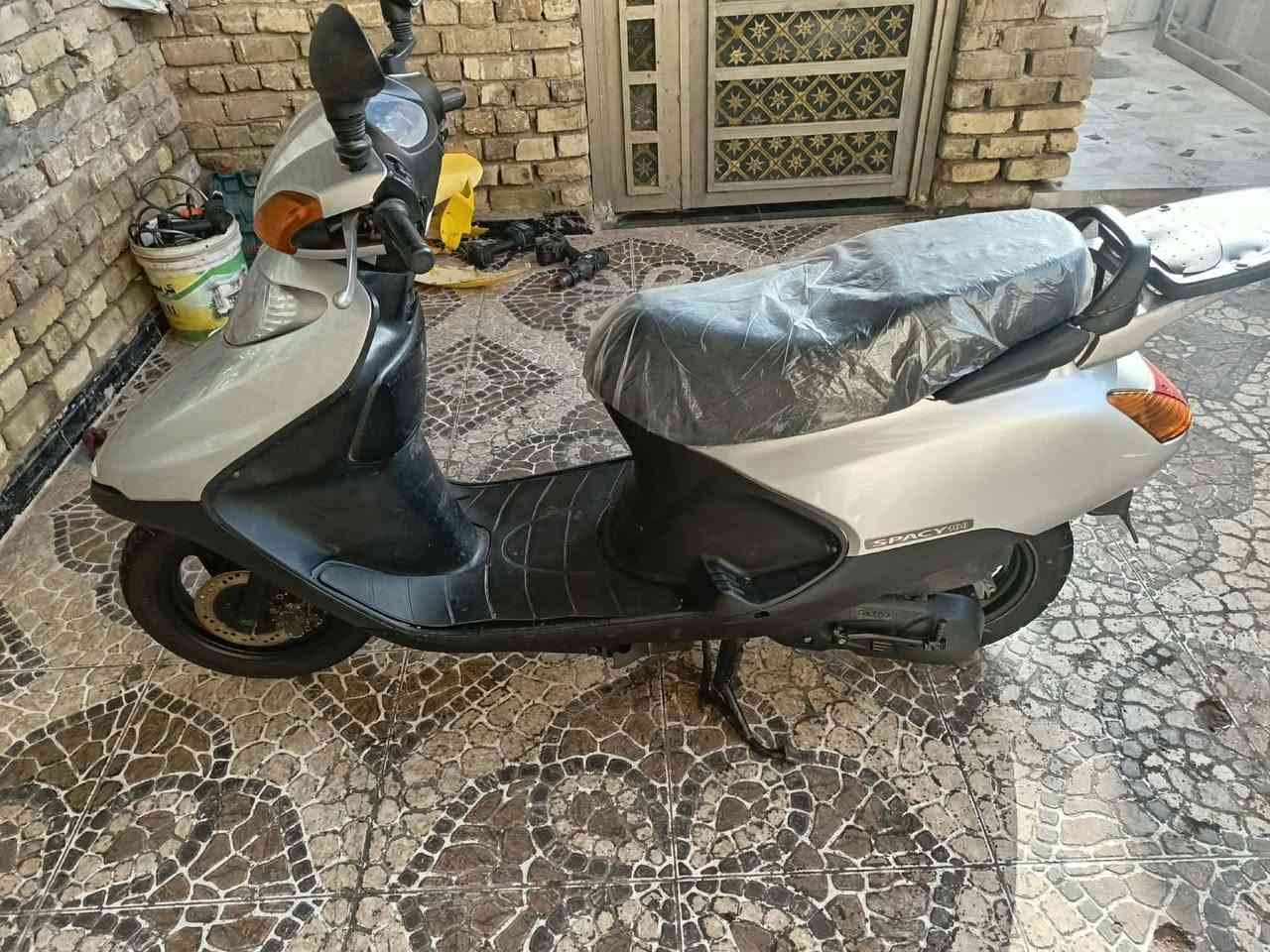 سلام عليكم دراجه سبيسي ياباني للبيع دراجه مفتوحه ومكينه حلو شغال سلف وهندر كله شغال الشراي هذه 
رقمي ***********
