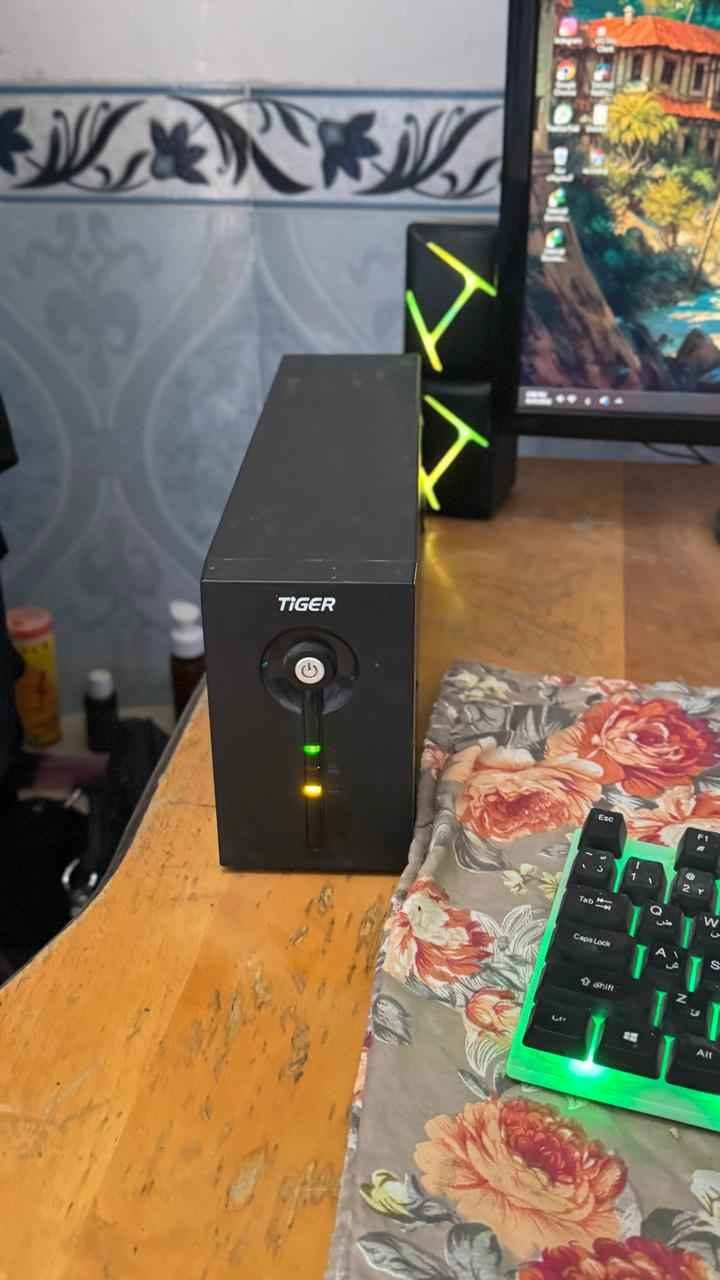 مواصفات الكيس (PC Specs)

Intel Core i5-10400 لمعالج

NVIDIA RTX 30508GB كارت الشاشة يدعم تتبع الأشعة والـ DLSS)

Gigabyte B460M DS3H المذربورد

16 ارمGB RAM ا

التخزين هارد فائق السرعة SSD NVMe للويندوز والنظام + هارد HDD إضافي مساحة جبيرة للألعاب والخزن.

Windows 11 Pro 64-bit نظام التشغيل (أصلي ومحدث)

الشاشة والملحقات المشمولة بالبيع

الشاشة : SAMSUNG أصلية بدقة Full HD (1920x1080) وبتردد 74Hz (ألوان ممتازة وسلسة بالألعاب).

جهاز UPS ماركة TIGER لتنظيم الطاقة
جهاز UPS ماركة TIGER لتنظيم الطاقة وتشغيل الحاسبة وقت انقطاع الكهرباء يحمي القطع من الطفية المفاجئة).

السماعات سبيكرات قيمنق مخصصة مع إضاءة RGB.

. الكيبورد کیبورد MILANG مريح وبإضاءة خلفية مميزة.

البيع يشمل كافة وايرات التشغيل الأصلية).

الحالة نظيفة جداً واستخدام منزلي راقي، والفحص والتجربة قبل الشراء. السماوا, المثنى


**إذا كنت صاحب هذا الإعلان وتريد حذفه لأي سبب، رجاءا أرسل رسالة إلى الدعم الفني**