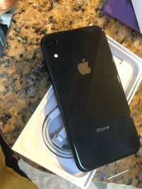 ايفونxr تلفون نضيف كلش مبدل فقط بطارية ذاكرة 128 جهاز كله بلادي بيع او...