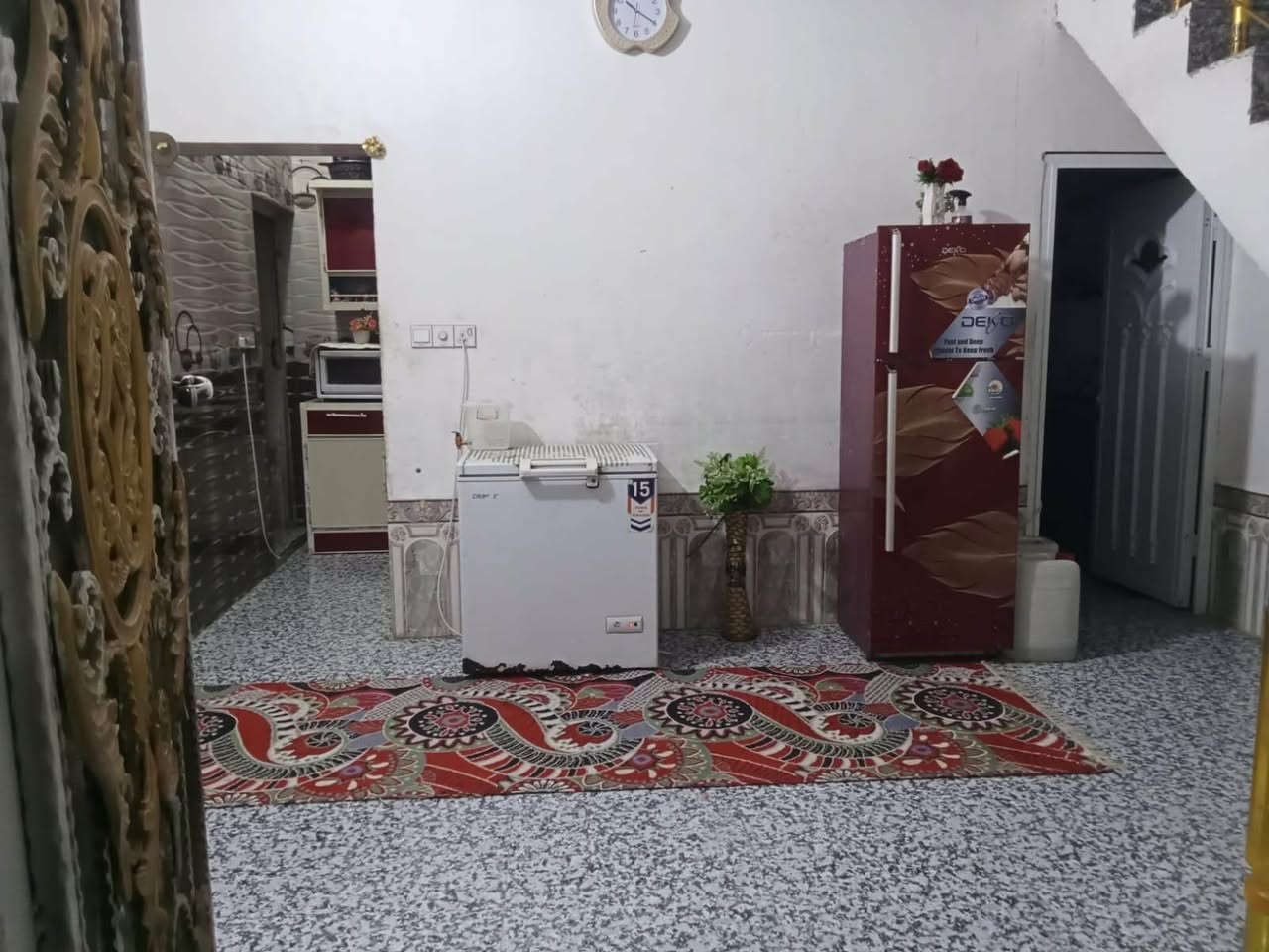 بيت خلفي 100متر حي الفداء سعر 85وبيه مجال  طابقين الطابق الاول غرفه صاله استقبال مطبخ صحيات داخلي خارجي منور والطابق الثاني بيه غرفه وصاله كبيره بناء حديث
للاستفسار الاتصال على ***********
