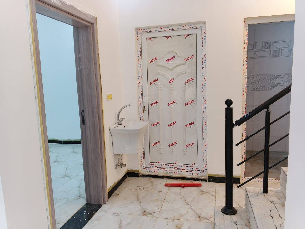 دار للبيع تكريت الديوم 
منطقة التوحيد قرب المدارس 
مساحه ١٠٠م ١٠ × ١٠ 
طابقين ٣غرف 
استقبال * مطبخ 
مجاميع صحية عدد ٣
سحب مغربي
#الاستفسار والاتصال 
***********
***********
#مكتب أرض الأحلام للعقار #تكريت #شارع #الأربعين #قرب #فندق #بلازا #نستقبل #عروضكم #بيع وشراء #الاراضي #والدور #السكنية #وتجاريه في #تكريت #وجميع #محافظات #العراق
