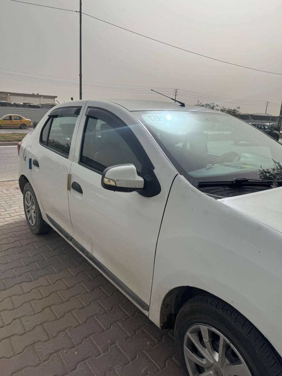 رينو سمبل
موديل 2019
لون ابيض
كير اوتماتيك
رقم بغداد تحول مباشر
سيارة حرة
سنوية 2030
بيها صبغ جاملغ خلفي وجاملغ امامي ونص البنيد
محرك 4 سلندر 1600 
تبريد شغال
حدادية ومحرك وكير خير من الله
مكان السيارة كربلاء
السعر  68ورقة وبيها مجال
للتواصل 
***********
