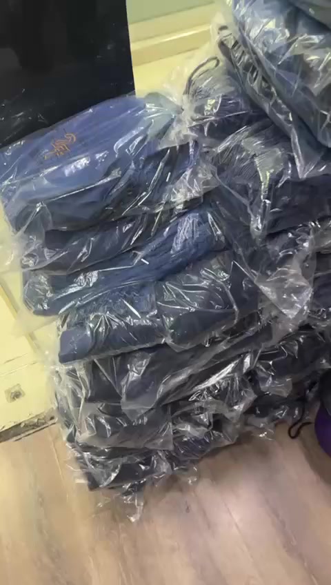 كروب الكبير 1800 قطعه
كروب الظغير 800 قطعه
سعر لكل كميه 2.10$ دون فاتوره
بنطلون جينز ولادي 
مقاس 3\12


**إذا كنت صاحب هذا الإعلان وتريد حذفه لأي سبب، رجاءا أرسل رسالة إلى الدعم الفني**