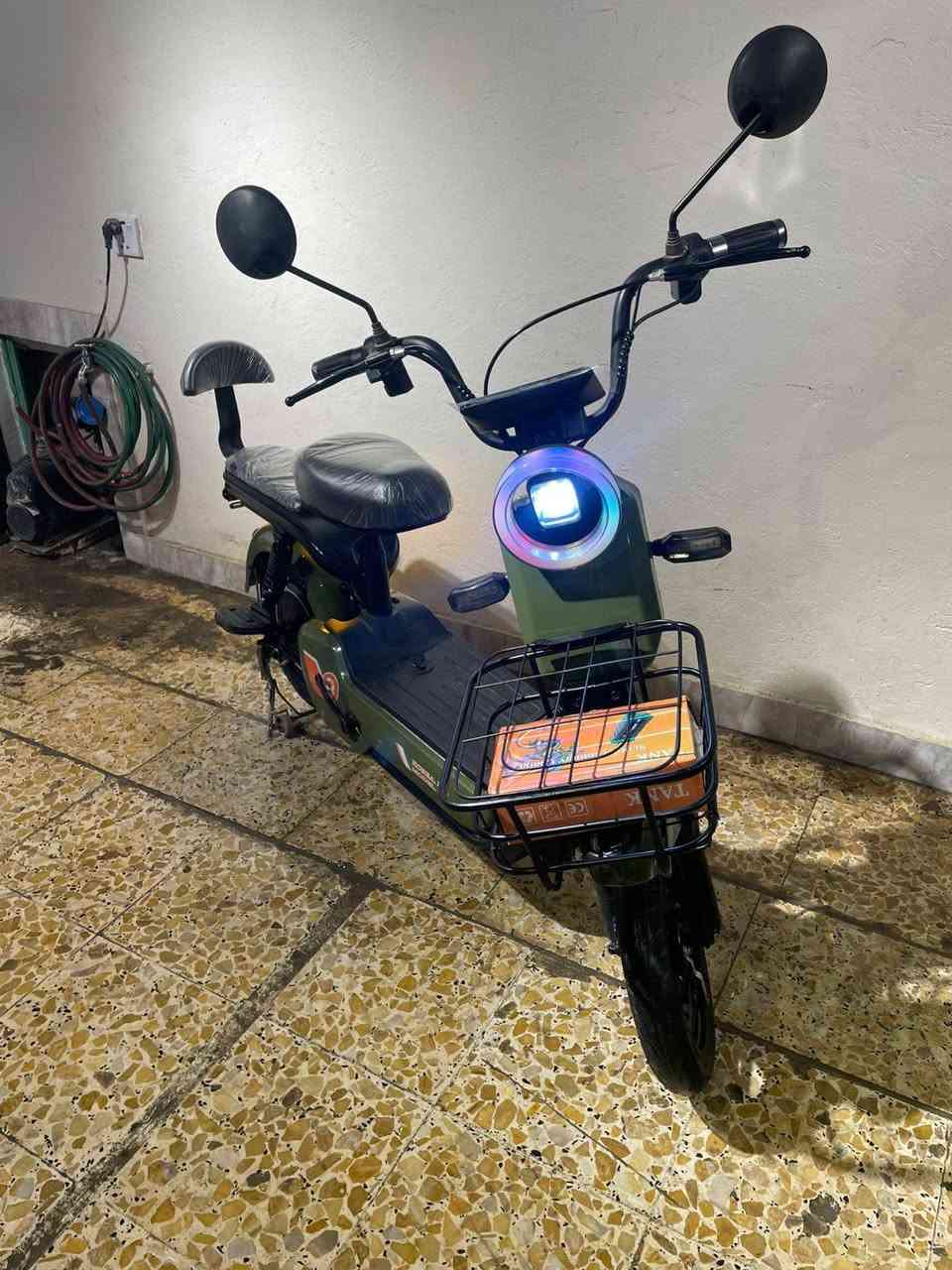 السلام عليكم دراجه شحن 2025بطارياتهه كلش نضيفه
عارضهه 275
مكاني بغداد 
***********
