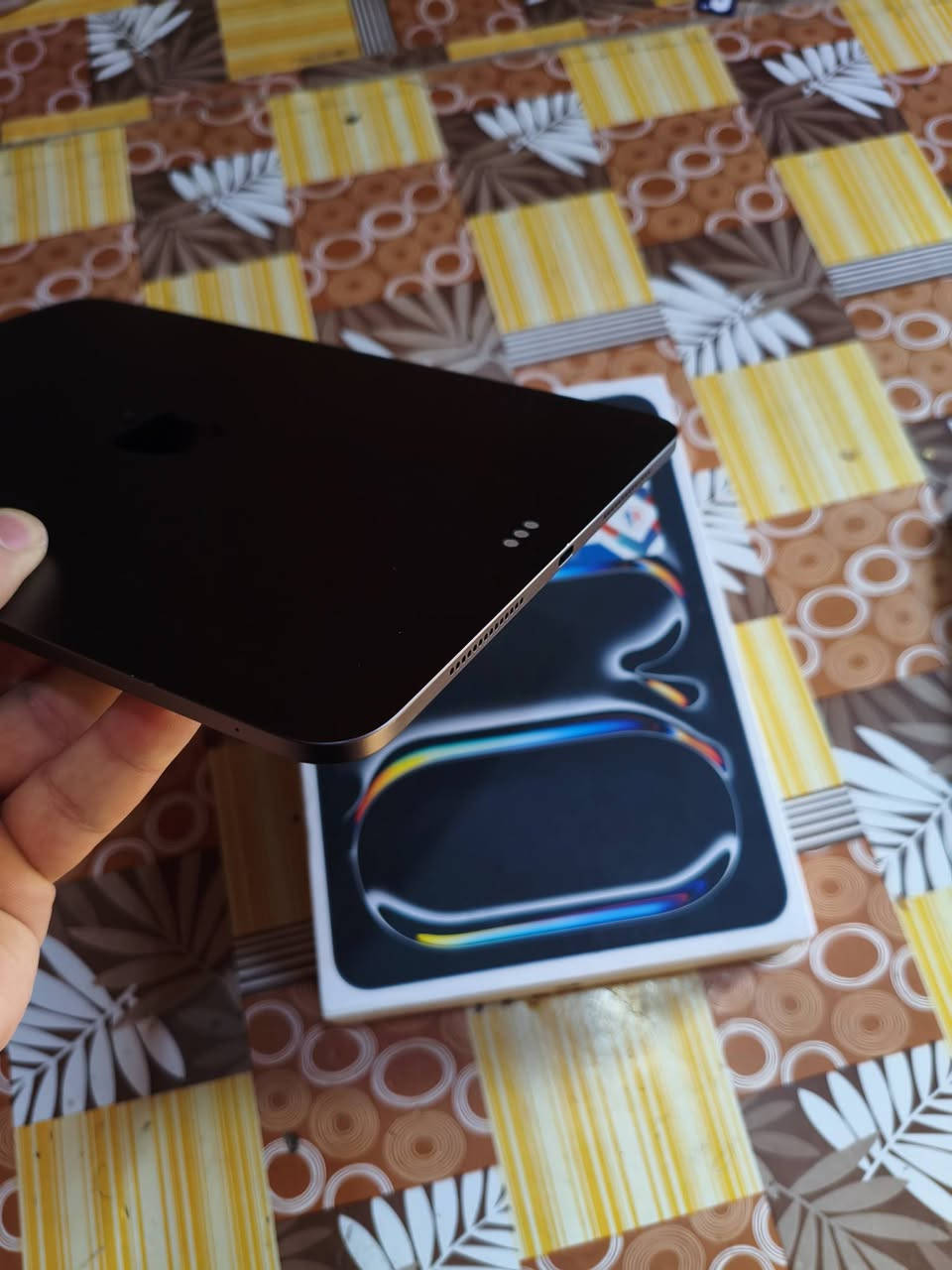 السلام عليك ايباد ابل m4 للبيع
الحجم : 11 انج

البطارية : 100

عداد دورات الشحن : موضحه 80 صارن تقريبن

النضافة : 100/100

مع كامل الملحقات 

السعر : مليون و50 الف

العنوان :بصرة

***********
