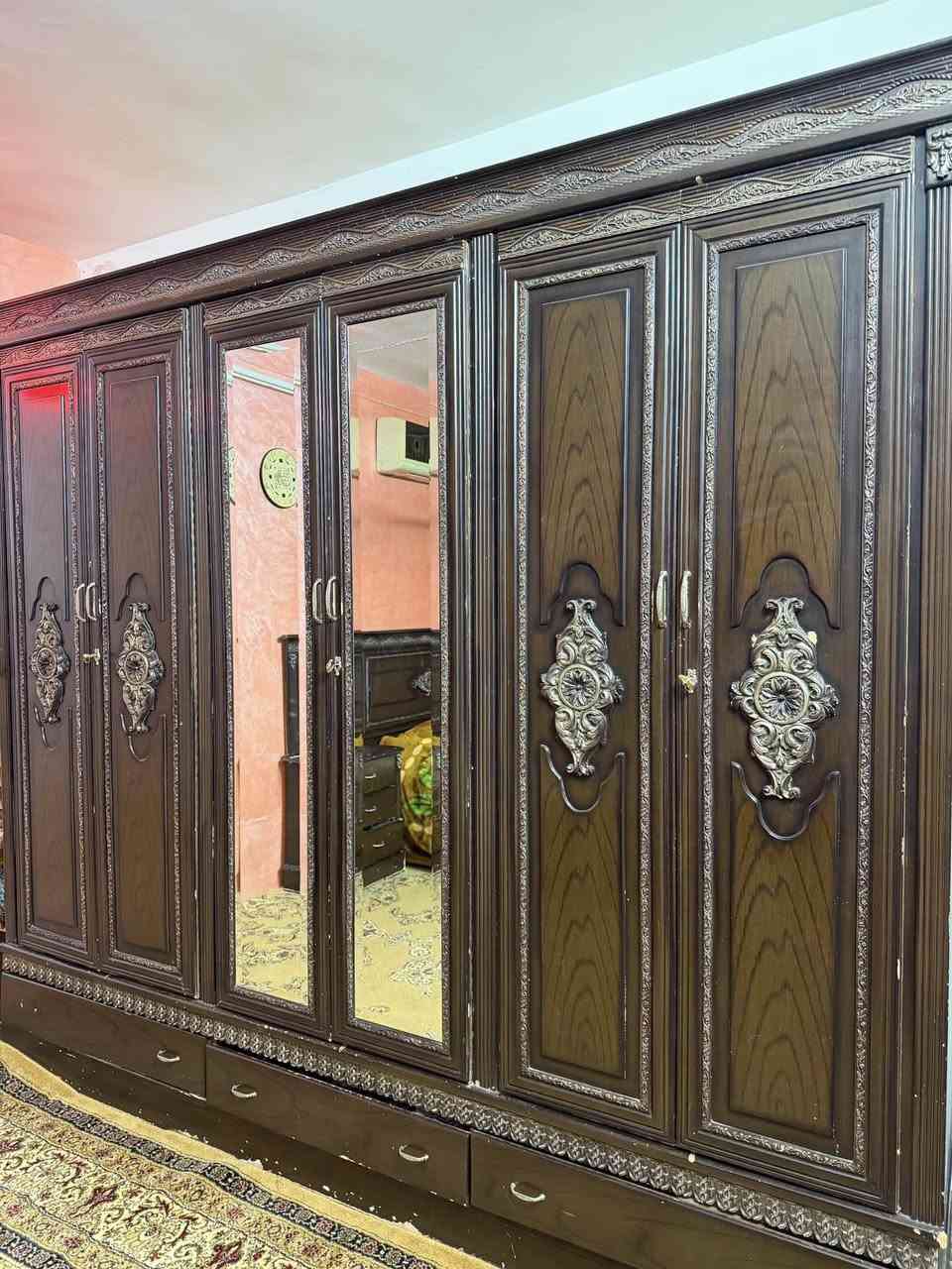 للبيع غرفه اخشاب السعر ٣٠٠وبيه مجال ***********
