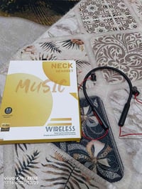 شباب سماعات اصليه بلوتوث السعر 8000 اللي يحب يراسلني خاص او واتساب0784...