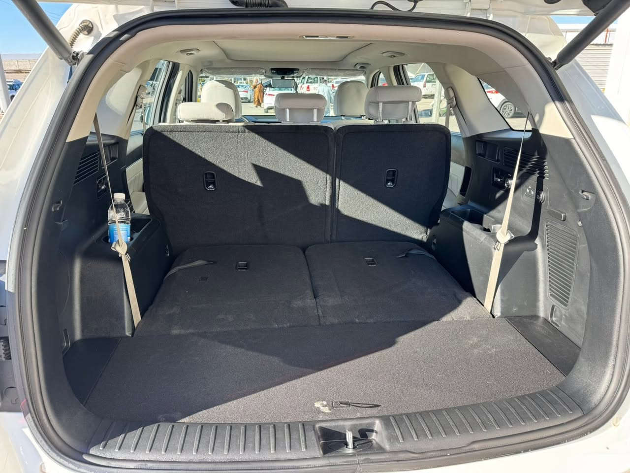 السلام عليكم ورحمة الله للبيع كيا سورنتو 2025 ماشيه 40 عامه حته من الرصعه وبيها سونار رقم أربيل 6 سلندر 7 راكب بانوراما كشنات كهرباء جنطه كهرباء شاحن لاسلكي اريل ابيض سعرها 318 وبيها مجال جداً بصيط مكان السيارة بالرمادي 
***********
