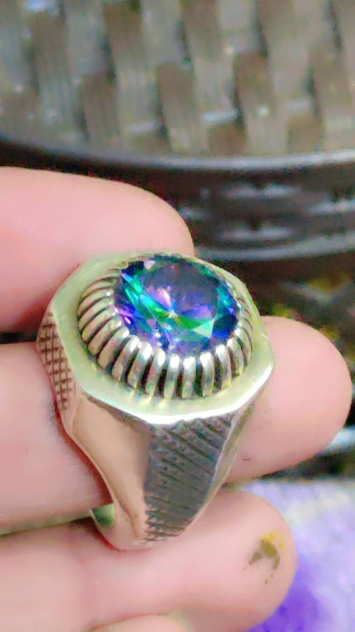 سلام عليكم ورحمه الله وبركاته
مو زنايت قطعتين كدام عينك ثكيلات كلش وصياغات يدويه قفل 600 بدون عمله *********** مره خصت الادمن
