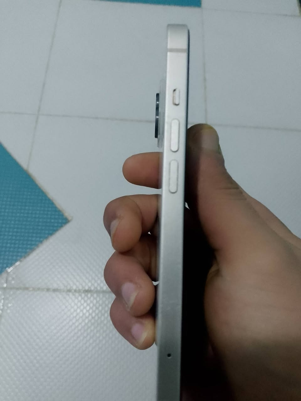 اسلام عليكم ايفون 13عدي للبيع ومروس نضيف فول بطرته 94بلدي ذكره 128الجهز كلو شرط الفحص ***********
