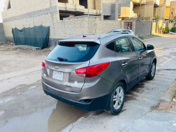 توكسان موديل ٢٠١٢ورد امريكي بيه صبغ فقط جاملغ امي فقط  محرك ٢٠٠٠دوش مكفوله 
سياره بيه تقري من امريمي مياة امطار بس كلش ماكو بسياره ابد كله شغل 
مكان سياره بغداد العامريه
سعر ١١٨وبيه مجال 
***********
