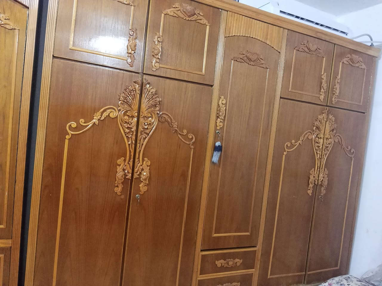 السلام عليكم غرفه نضيفه للبيع السعر 750لاستفسار ع هذا الرقم ***********
