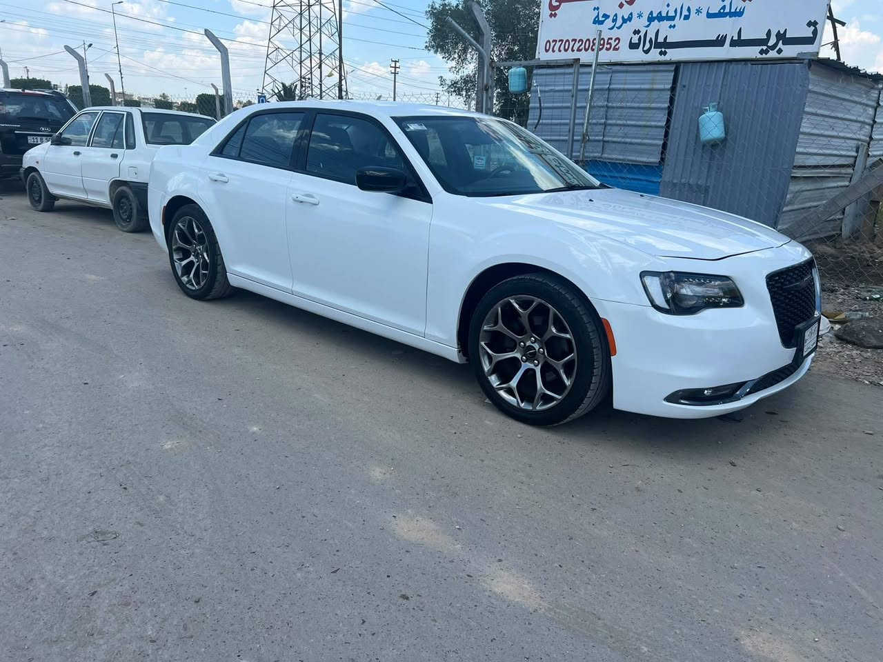 سلام عليكم اوباما 2018 للبيع اصلي لا معلايه ولا مرمزه السياره دخول جديد مرقم بغداد جديد وحادثها جاملغ أمامي وبنيد اصلي السعر 200 $ وبيها مجال قليل رقمي *********** بغداد الشعله وسونار مرفق ويه المنشور بيها اكلير
