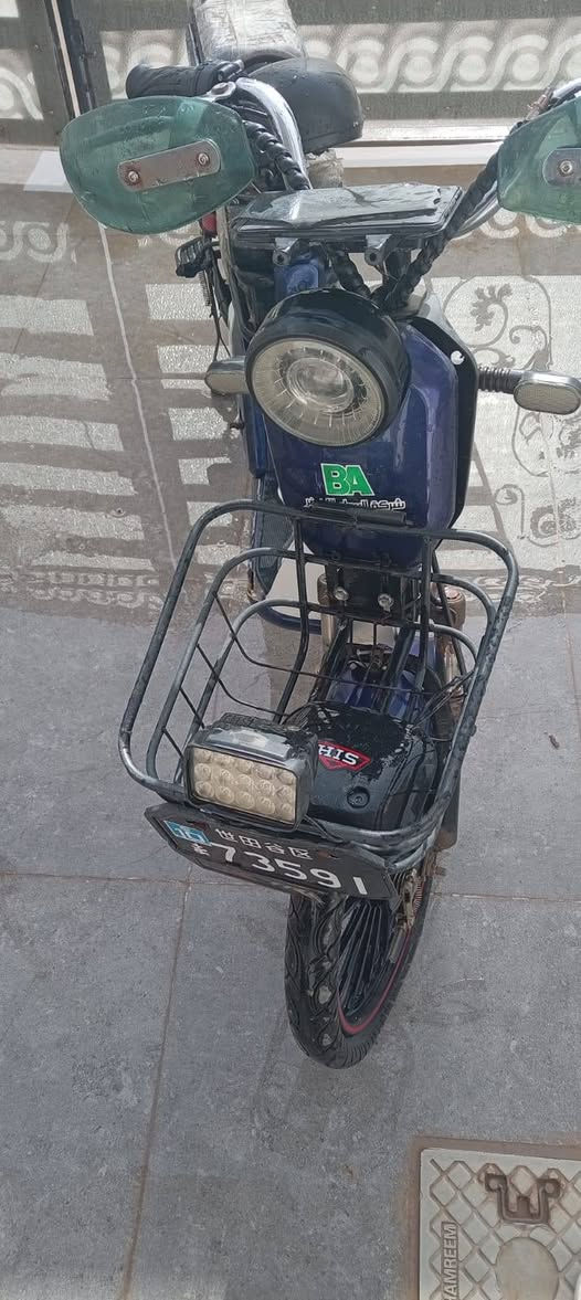 سلام عليكم 
دراجه شحن شبابي موديل 2024 بصمه شغاله بطاريه نص عمر وعايزه يده فقط سعر 150وبيه مجال ***********
