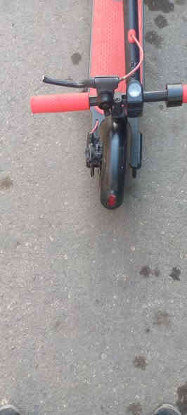 السلام عليكم سكوتر الماني للبيع كامل كل نقص مابي نضيف مثل ماموضح في الصورة السعر 190 الف شامل التوصيل الهاتف ***********
