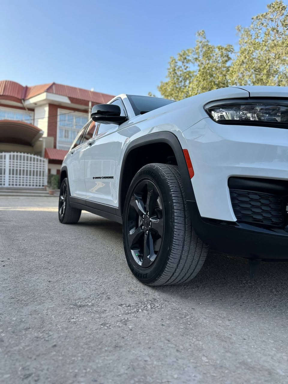 السلام عليكم جيب الشكل الجديد
موديل 2023 للبيع 
وارد امريكي
مواصفاتهة معروفة 
فتحة سقف 
كير ماوس
تشغيل عن بعد 
كشنات منفصلة Vip
وبعد هواي مواصفات 
السيارة كاملة وما ناقصهة شي 
صور الحادث مرفقة بالمنشور 
رقم بغداد شبه مميز 
عنوان السيارة بابل الخسروية 
السعر 242 وبيهة مجال للشراي 
الرقم ***********
