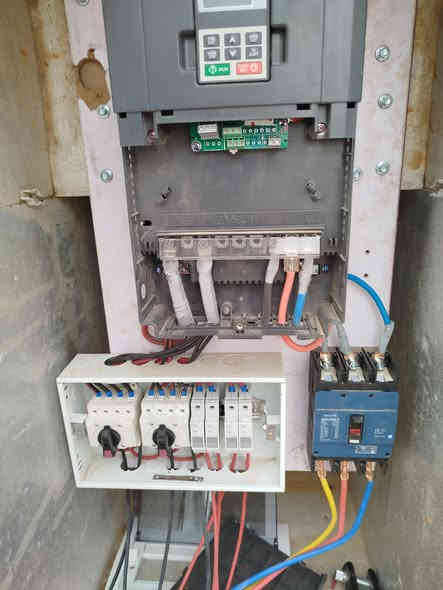 تم انجاز مشروع غطاس زراعي
متكون 60لوح لونجي اصلي 620واط
انفيرتر زراعي ثري فيز 30kw
قواعد حديد مغلون 
اسلاك خاصه 
بورد حمايه متكامل 
***********
***********
