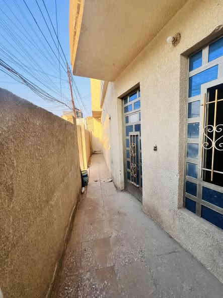 مشتمل للبيع 
المساحة 58 سند واقع حال 64 متر 

واجهة 10.5 ونص المحتويات استقبال مطبخ وخدمات الطابق الثاني غرفتين نوم العنوان الطالبيه حي البيضاء خلف مستشفى مارينا 

#السعر_205مليون

***********
