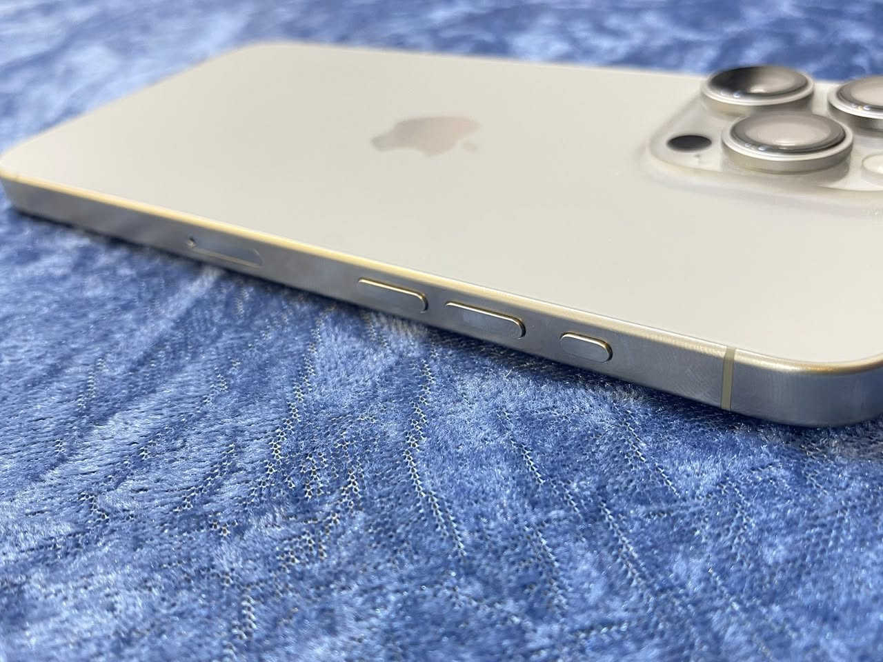 ايفون 15 برو ماكس للبيع
ايفون 15 برو ماكس

الجهاز بعده نظيف جدا100‎%‎ 

شريحتين ( عدد الخطوط)

شرق اوسط

اللون تيتانيوم

الذاكره 512

البطارية 87

عدد مرات الشحن 784

اي شي يطلع ب الجهاز يرجع

السعر 1200


**إذا كنت صاحب هذا الإعلان وتريد حذفه لأي سبب، رجاءا أرسل رسالة إلى الدعم الفني**