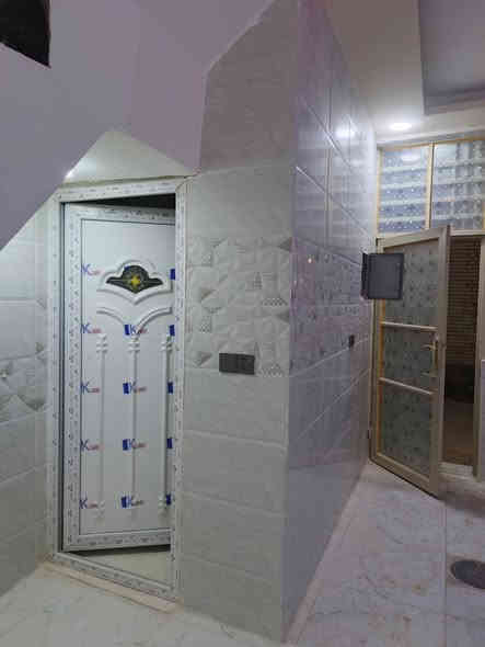 📏 المساحة:50 متر مربعة 

💰 السعر:💲 26  مليون (قابل للتفاوض)

🏗️ البناء: طابوك 

🏠 الأساس والسقف: كونكريت

مواصفات البيت:

✅ غرفه نوم 🛏️

✅ صالة 🛋️

✅ مطبخ 🍽️

✅ صحيات 🚿

عنوان مكتب الكرار مقابل قريه الغدير عامود 282 

الاستفسار ***********
