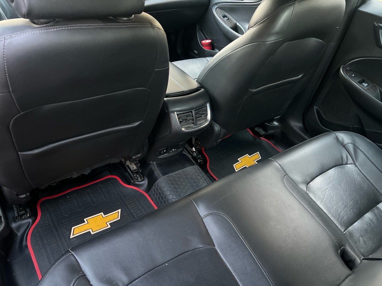 2020 PREMIER
المواصفات:
 1. كاميرا خلفية دوارة
 2. منظومة إدارة الشحن الكهربائي الذكي Intelligent Battery Management System للتحكم الذكي بشحن البطارية لإطالة عمرها قدر الإمكان
 3. منظومة ABS
 4. منظومة Traction Control وStabiliTrak
 5. منظومة إزالة الضباب تلقائيًا Auto Defog
 6. حساسات ضغط الإطارات
 7. مثبت سرعة
 8. تشغيل عن بعد
 9. إيقاف تشغيل تلقائي Auto Stop
 10. بانوراما
 11. بصمة بيبان + تشغيل + صندوق
 12. مرآة داخلية رؤية ليلية
 13. شاشة داشبورد تحتوي على ضبط تحكمات السيارة والرادارات، وتدعم Android Auto وApple CarPlay لعرض الخرائط والتحكم الصوتي
 14. بلوتوث + WiFi
 15. بوصلة
 16. كشنات جلد (تدفئة وتبريد للأمام + تدفئة للخلف فقط)
 17. تحكم كهربائي كامل بكشنات الأمام
 18. تبريد أمامي وخلفي
 19. إنارة داخلية في البيبان والداشبورد (بلادي)
 20. شاشة لعرض معلومات السيارة (ضغط/لزوجة الزيت، ضغط الإطارات، وغيرها)
 21. تحكمات ستيرن كاملة
 22. تحكم غلق وفتح باب الكراج Home Link
 23. أربع منافذ USB + 2 منفذ جداحة + منفذ كهرباء AC 120V
 24. نوافذ كهربائية أوتو للأربعة أبواب + باب السائق أوتو نزول وصعود
 25. إيرباغ من جميع الجهات (بما في ذلك الكشنات الأربعة وللأرجل الأمامية)
 26. ستيرن كهربائي
 27. محرك 2000cc تيربو
 28. هيتر للمرايا الجانبية
 29. شحن موبايل لاسلكي (Wireless)
30. ويل نجمة رياضي 18
⸻

ملاحظات:
 • رقم بغداد معوقين وكالة
 • السيارة ماشية حوالي 157814 كم (قابلة للزيادة)
 • تقرير حادث: جاملغ عكس السائق، بنيد صبغ، دوسة خلف السائق

للتفاصيل أكثر:

📞 ***********