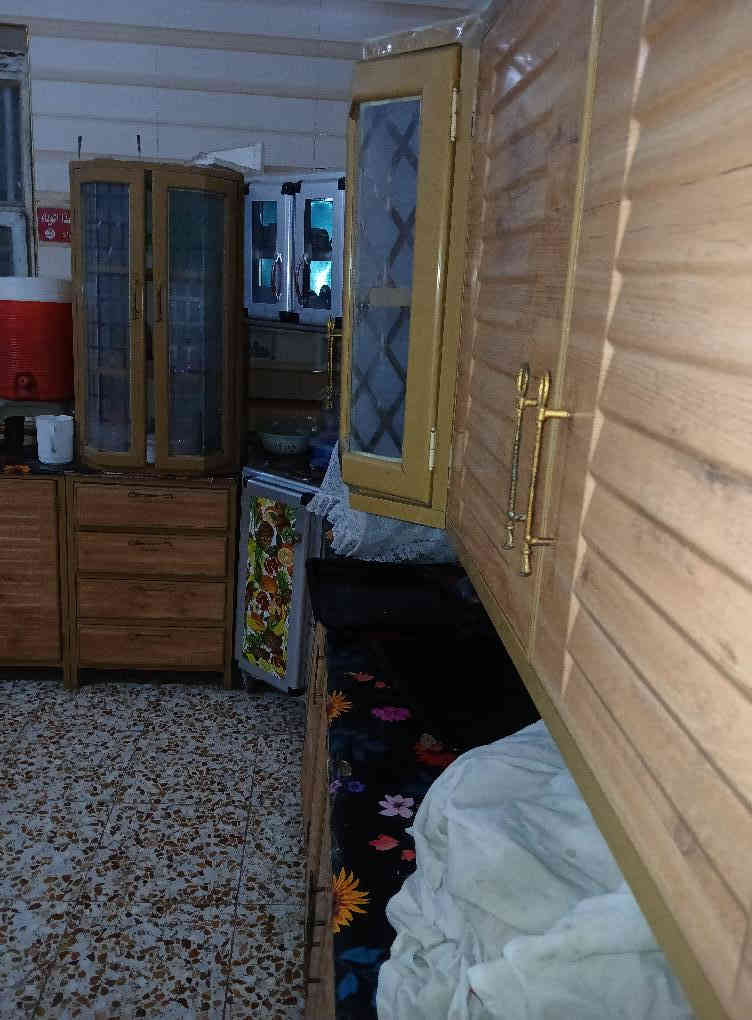 دار للبيع حي الوحدة الثانيه قرب روضة البيارق المساحه ١٧٠ الواجهه ٨ ونص نزال ٢٠  طابو صرف بأسمي  بناء طابقين ٢٠١٨
مرتفع متر عن الشارع بناء عكاده
الطابق الاول
غرفة نوم استقبال  صاله مطبخ حمام منور عدد٢ كما موضح في الصور
الطابق الثاني
غرفتين نوم  وصاله وصحيات  بالاضافه إلى سطحين كبير وصغير
للاستفسار  موبايل ***********
