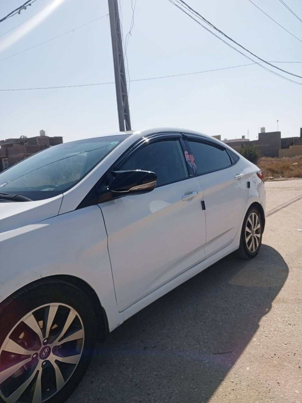 السلام عليكم ورحمه الله اكسنت موديل 2017 رقم بغداد انكليزي سياره باسمي تحويل ثاني  محرك وكير مكفولات وصدر جديد سياره خير من الله ما بيها نقص برغي تبريد تدفئه شاشه وكامره بيها 4قطع صبغ فقط بدون حادث ودواخل اثر شخوط سياره شوفت عيونكم بلحقيقه بعد احلا 
المكان بغداد الدره *********** السعر 100$وبيها مجال كلش قليل
