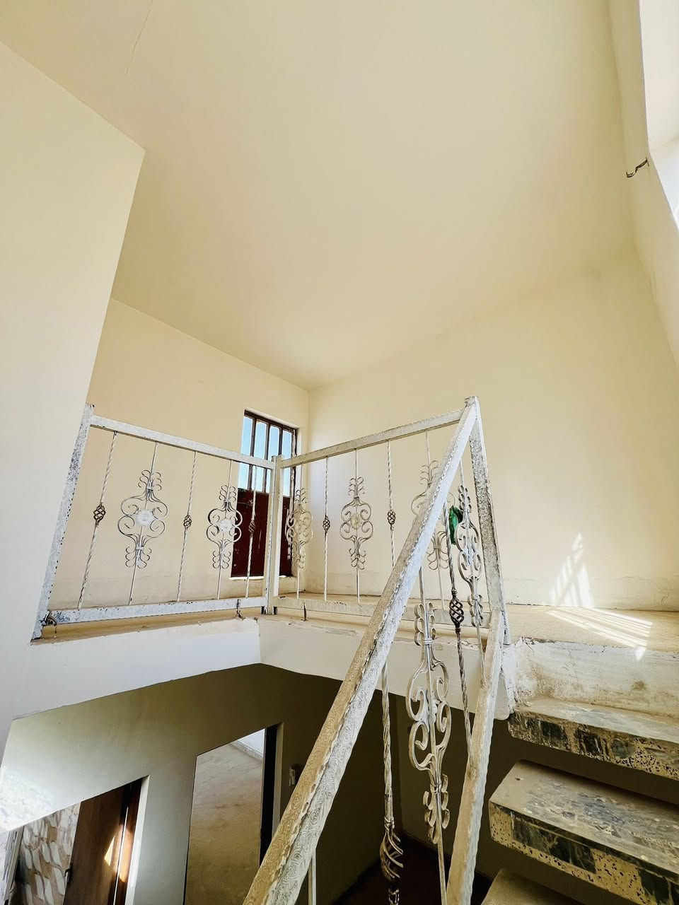 دار للبيع المساحه 100م طابو زراعي سند 25
يحتوي على غرفه وصاله وكليدور وصحيات داخليه 

العنوان : نادر الثانيه گراغول قرب منظومة الماء 

السعر :55 قفل

للاستفسارات واتساب ***********

البيت غير مسكون
