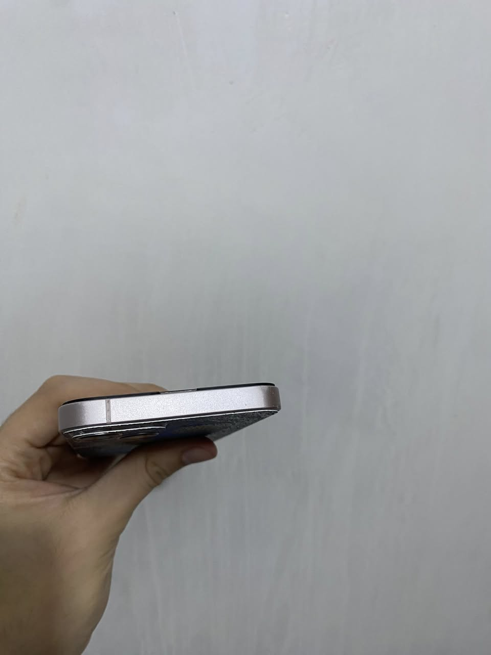 أيفون 13 مغلف 
ذاكره 256 
النموذج M
البطارية 92 بلادية
فيس ايدي شغال 
مستبدل شاشة اصلية فقط
 شاصي كلش نظيف كله شغال صوت اتصال نت 
السعر 350 وبي مجال 
عنواني بغداد مدينة الصدر ***********
