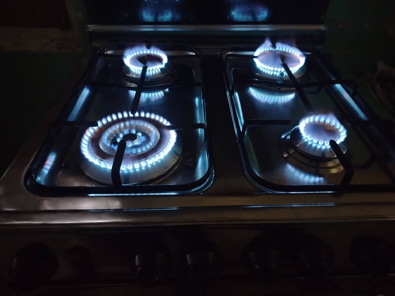 اخو الجديد
السعر ١٢٥ بي مجال
للتواصل ***********
العنوان كراج الشمال
