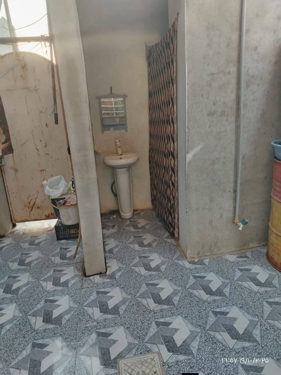 #عروض_مكتب_عـطـاء_الموصل
دار للبيع 

حي السماح  ال 24 شارع 15

المساحة 100 م واجهه 10 م ركن 

غرفتين نوم واستقبال ومطبخ ومشتملات  الطابق الثاني هيكل 

سند طابو الزهور 

خدمات// ماء //كهرباء //تبليط 

***********

***********

***********
