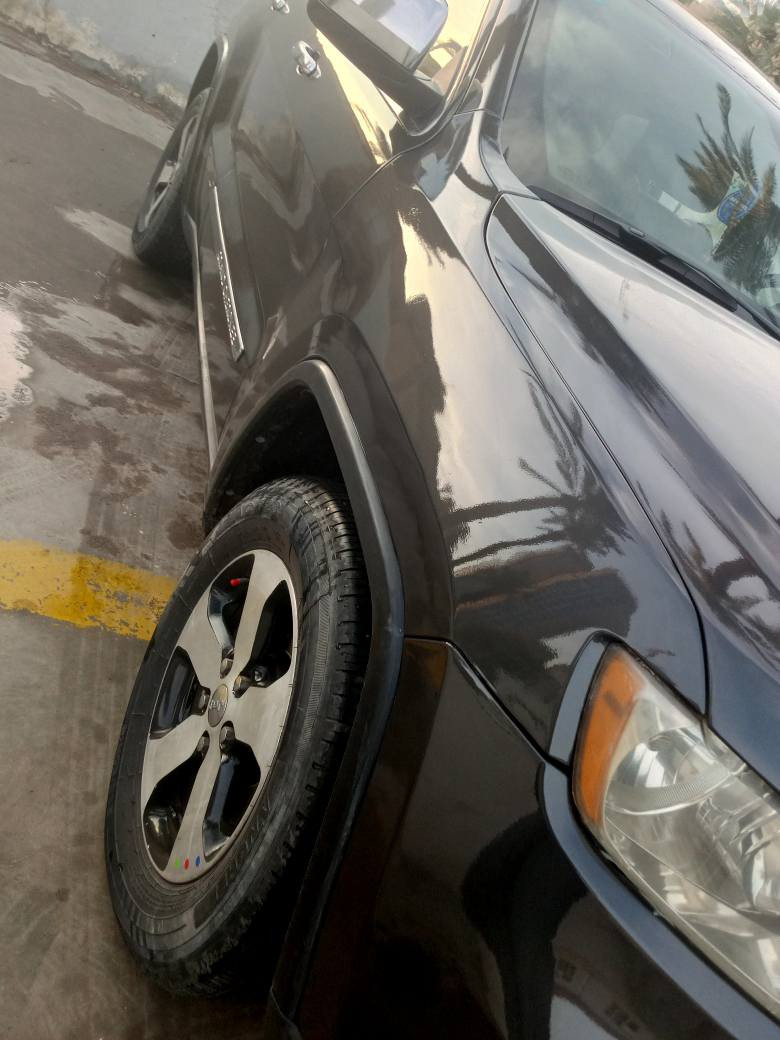 جيب شيروكي 2011 رقم بغداد الإنكليزي فوووول مواصفات تشغيل عن بعد محرك 6. سلندر 3600.   كشنات كهرباء وتدفئة وجلد وبصمه وفتحة سقف وحساسات وشاشة وكاميرة وتدفئة حمام وتبريد ثلج الخ .. بعد هواي مواصفات بيه اماكن صبغ بدون دواخل اثر شخوط ومصورة فيديو قبل الرش جاهزة من كلشي مابيه نقص برغي السعر 138  وبيه مجال المكان بغداد الدورة أو المعالف للاتصال ***********. الشراي يتصل مكلف بالنشر رجاءا
