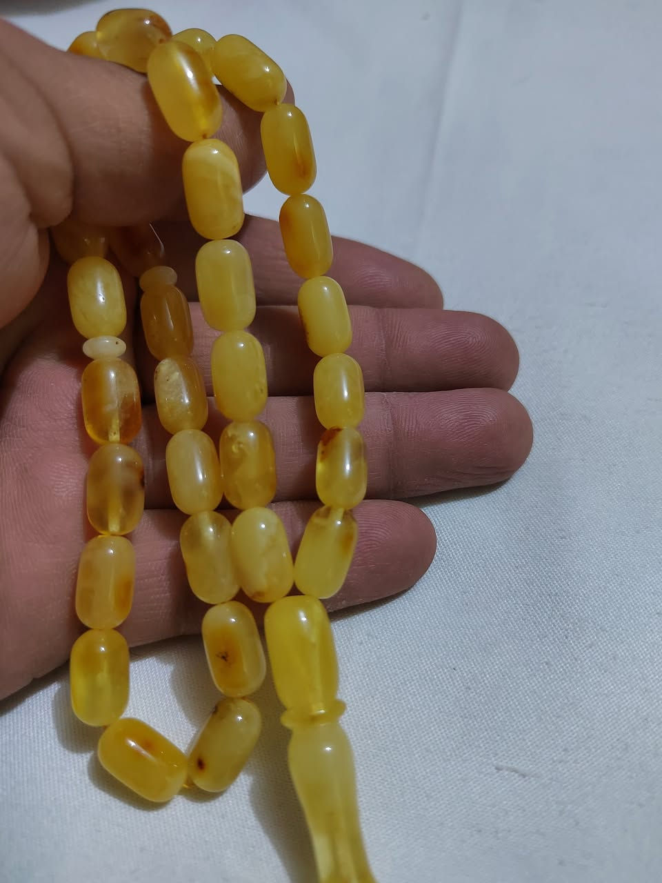 كهرب بلطيقي حر طبيعي قطعه من الخيال والنعومة ...... بوزن 24 غم وسعر 110 الف مع الكركوشة اماراتية وعدد حبات 33 حبة + +3 حبات احتياط مع الكركوشة .. مضمون ومكفول من الضغط والحرارة والصيني ,,,,شرط وضمان والي عنده يصيح بات ,,,,,,,,,, للاتصال على الخاص او بالرقم ***********   توصلك لباب بيتك
