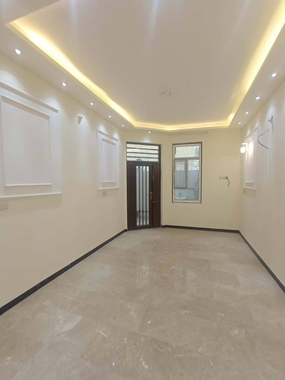 بيت في كربلاء شارع بغداد عامود (12) سايد الدخول المساحة 100م يحتوي على 4 غرف نوم وستقبال وصالة ومطبخ والصحيات طابقين بناء درجة الأولى سند 25 
للأستفسار سيد احمد للتسويق العقاري  ***********
