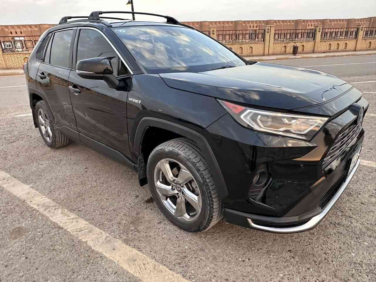 السلام عليكم
للبيع راف فور - RAV4 موديل 2021 هايبرد فئة XLE
رقم بغداد الجديد - تحويل 
داخل بيجي + كشنات جلد + كشنات تحكم كهرباء
4 انضمة قيادة ECO + Normal + Sport + Ev
ضرر - سونار موجود 
السياره حلوه ومو ناقصها اي شي 
السعر..180$ بيها مجال 
للأتصال ***********
واتساب ***********
