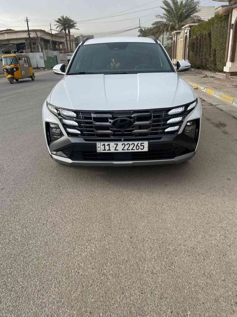 سلام عليكم توسان موديل 2024 شكل الجديد سياره فول مواصفات من عده بنراما فول الاخير 
6 كمرات 360 درجه 
كشنات كهرباء 
داخل سماكي 
ترحيب بصمه 
تشغيل عن بعد 
شاشه منتصله 
جنطه كهرباء و شاره ترحيب 
بصمه سياره سمارت 
رقم بغداد ثاني يوم التحويل 
سياره وارد كوري محرك 1600 تيربو محرك و كير كفاله 
تبديل جاملغ و الباب جهت اليمنه نفس ألون  
السعر 189$ و بيها مجال حق الجيه فقط 
عنوان سياره بغداد البلديات رقم الهاتف ***********
