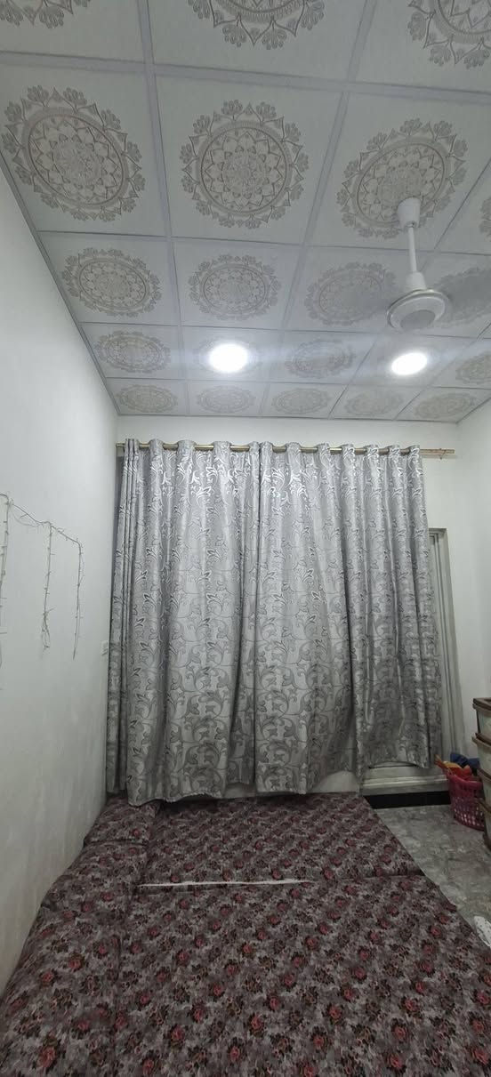 السلام عليكم مشتمل للبيع المساحه ١٤٠ متر المشتمل كامل  ناقص بس بيتونه وتيغه السعر ٤٦ وبي مجال المكان دوانم المعمل قرب جامع تبارك الرحمان للستفسار اتصل ***********
