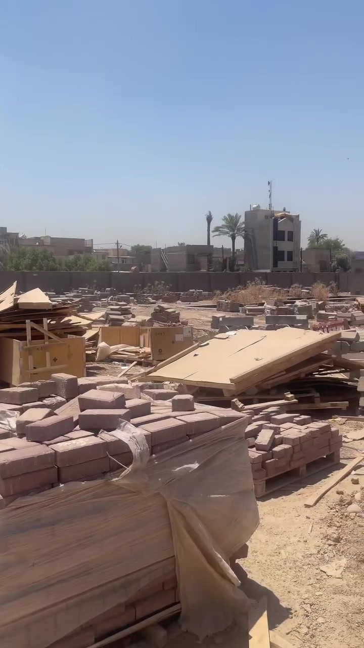صناديق مال مصاعد وحطب للبيع   ***********
