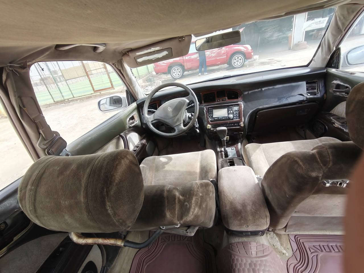 سلام عليكم بطه منفصل موديل 93 سنويه 28 سياره جاهزه صبغ جاملغات خلفيات مكفوله من الكص  محرك 2500 سعر 45 بيه مجال   مكلف بانشر رقم راعيه ***********
