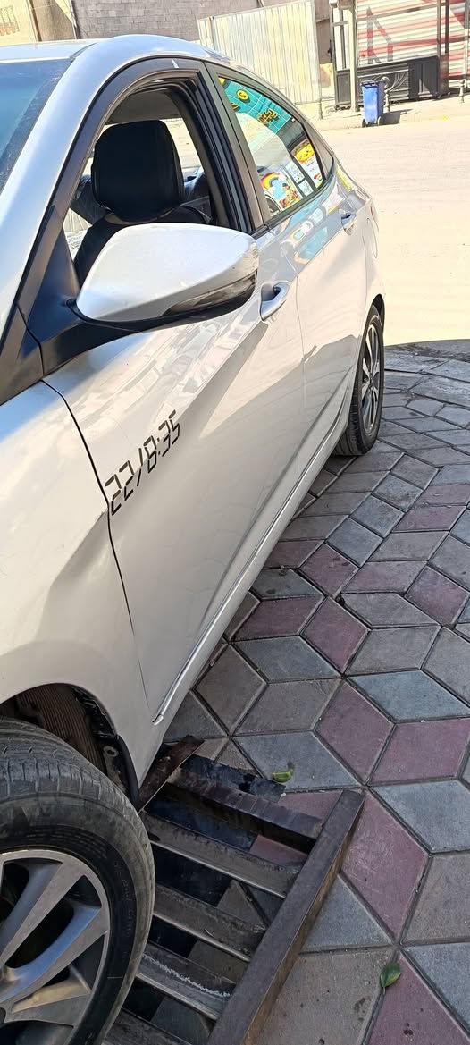 سلام عليكم اكسنت ٢٠١٦ خليجي محرك ١٤٠٠ خير من الله السياره تدفئه  تبريد ويه السويج شاشه الصدر ٧٠٪ بيها ملاحضات اتصل واني افهمك السعر ٨٢ او مراوس 
***********
